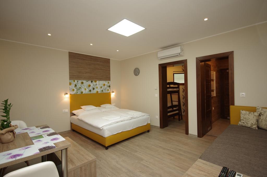 Mosoly Deluxe Apartman Дьюла Экстерьер фото