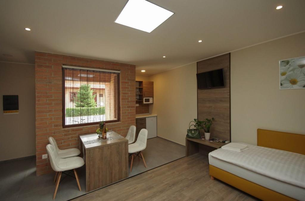 Mosoly Deluxe Apartman Дьюла Экстерьер фото
